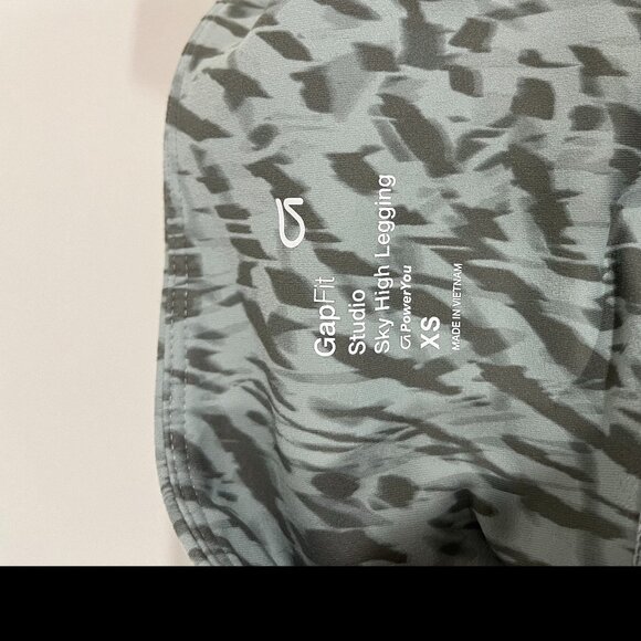 Gap Fit Studio green pattern Sky High Leggings - Picture 5 of 5